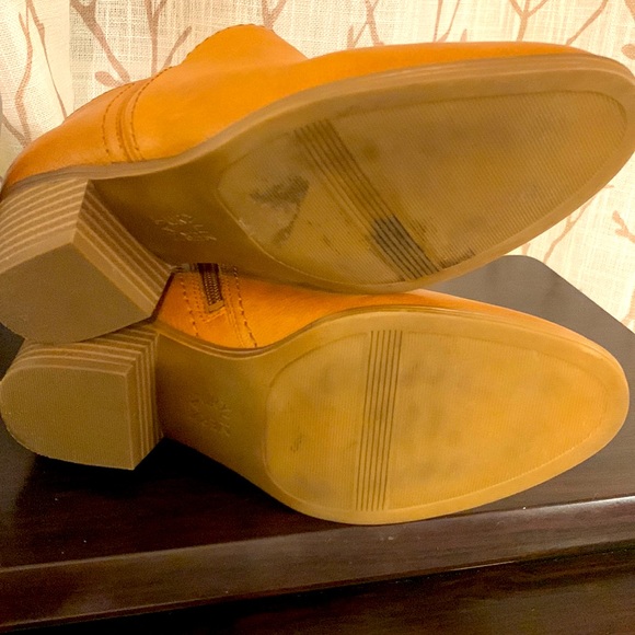 Naturalizer upper leather half boot size 6.5 - Picture 6 of 7